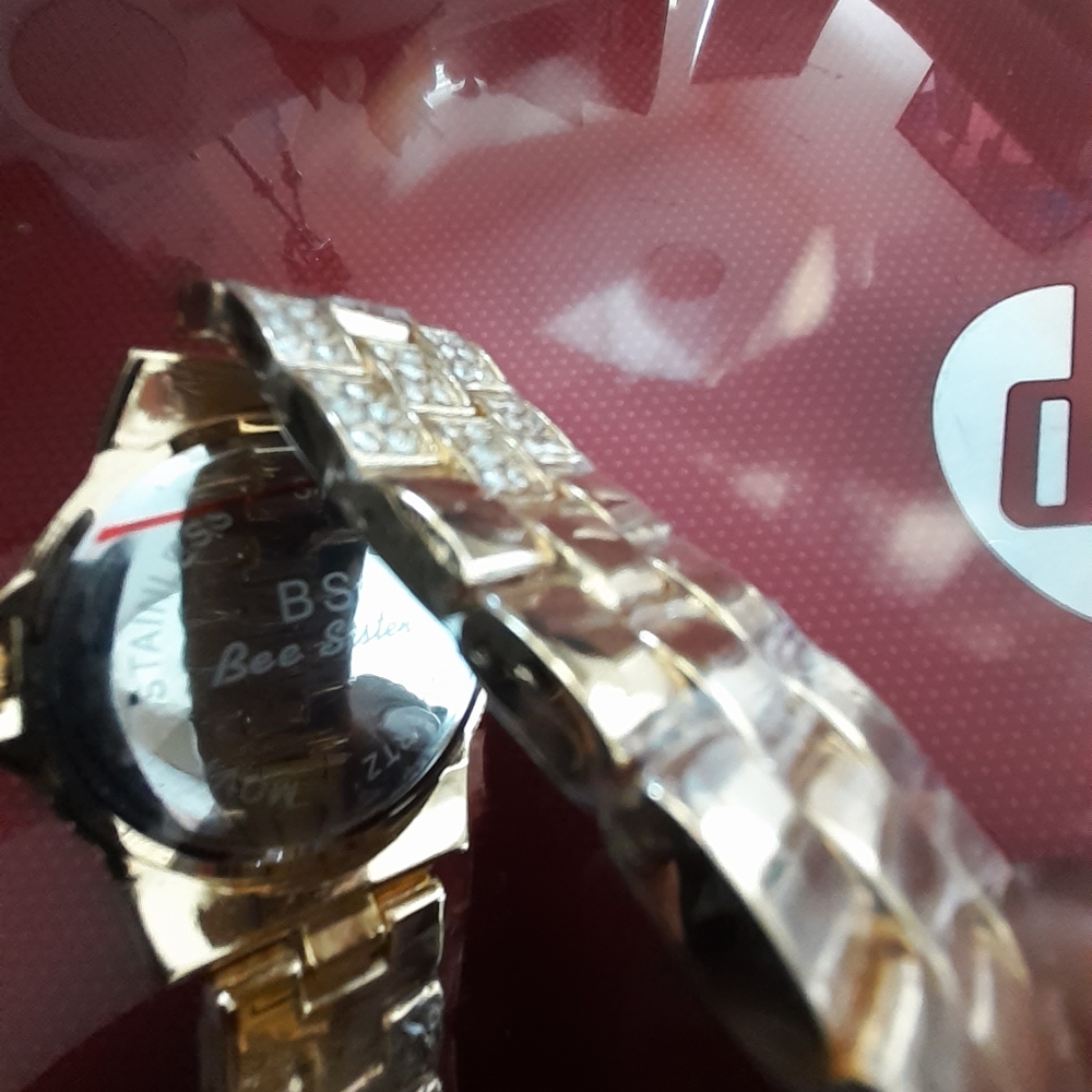 Nwot Bling Sparkle Rhinestone Goldtone watch - Picture 8 of 8